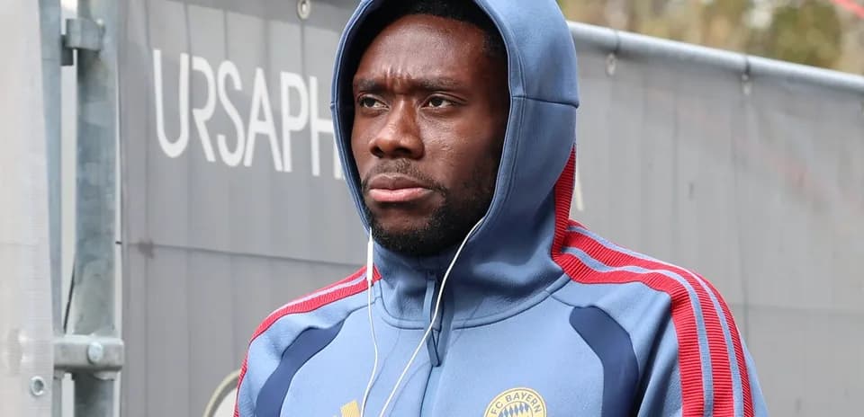 Joueur de Bayern Munich portant un sweat à capuche