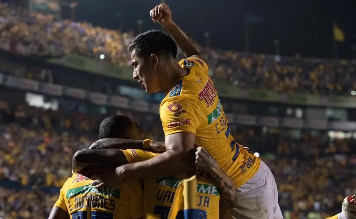 Joueurs de Tigres UANL célébrant un but
