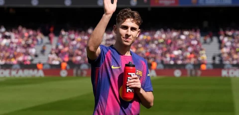 Joueur du FC Barcelone saluant les supporters au stade