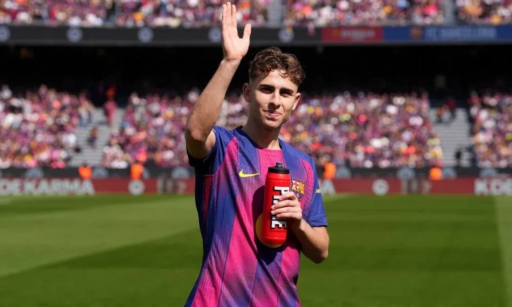 Joueur du FC Barcelone saluant les supporters au stade