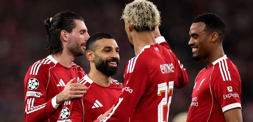 Joueurs de Liverpool célébrant un but