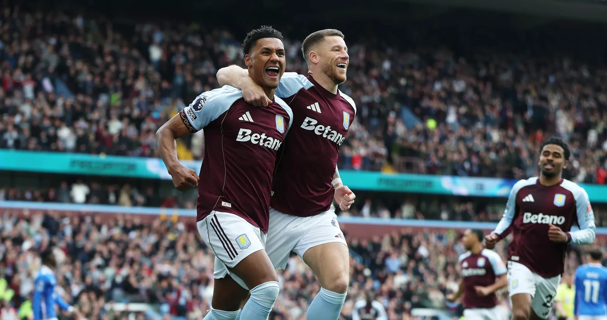 Joueurs d'Aston Villa célébrant un but