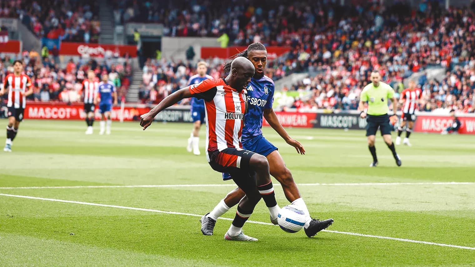 Deux joueurs en duel lors du match
