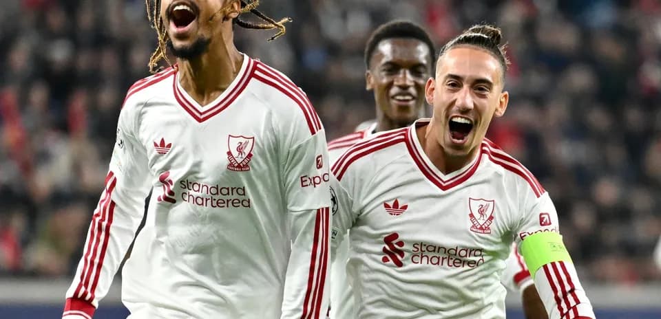 Joueurs de Liverpool célébrant un but