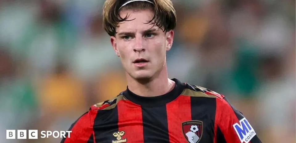 Joueur de Bournemouth en maillot rayé rouge et noir