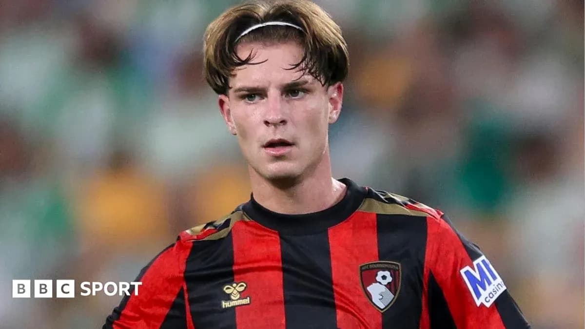 Joueur de Bournemouth en maillot rayé rouge et noir