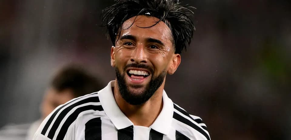 Joueur de la Juventus souriant sur le terrain