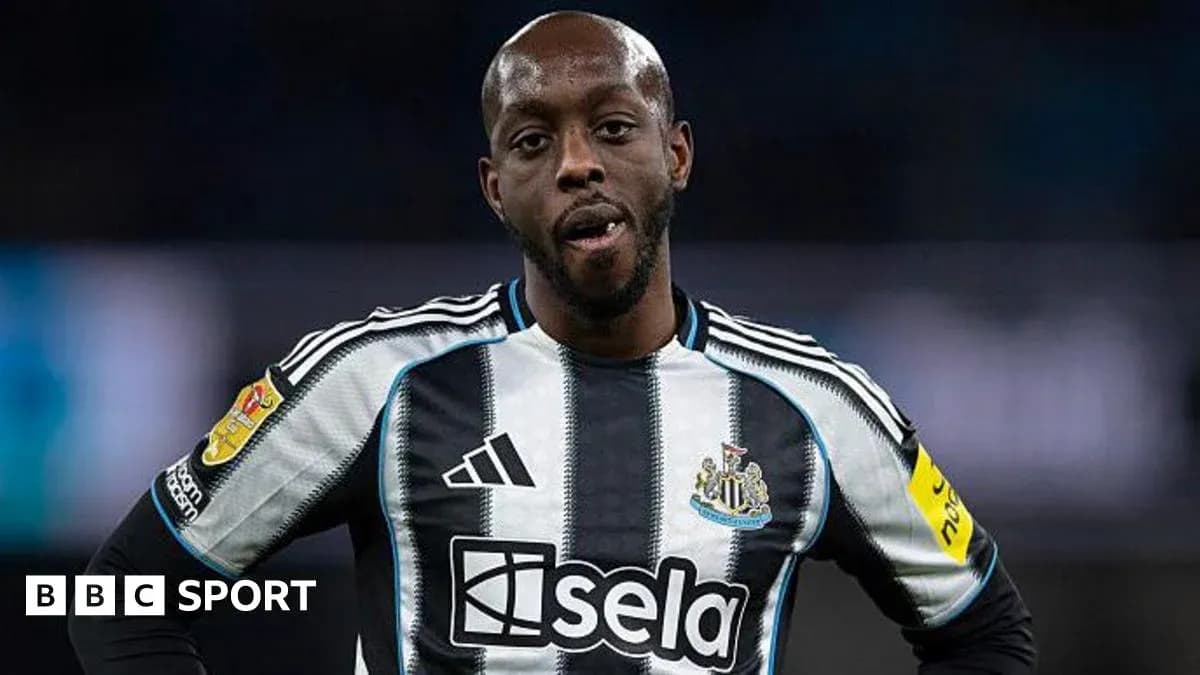 Joueur de Newcastle en tenue lors d'un match