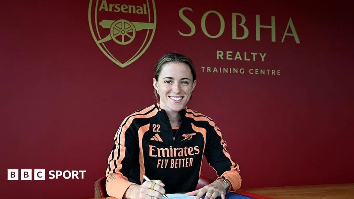 Joueuse signant un contrat au centre d'entraînement d'Arsenal