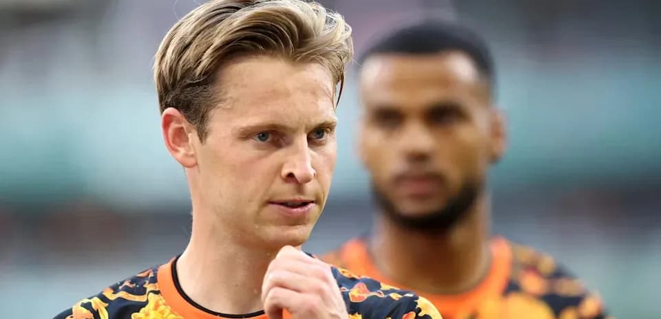 Joueur en maillot coloré avant un match