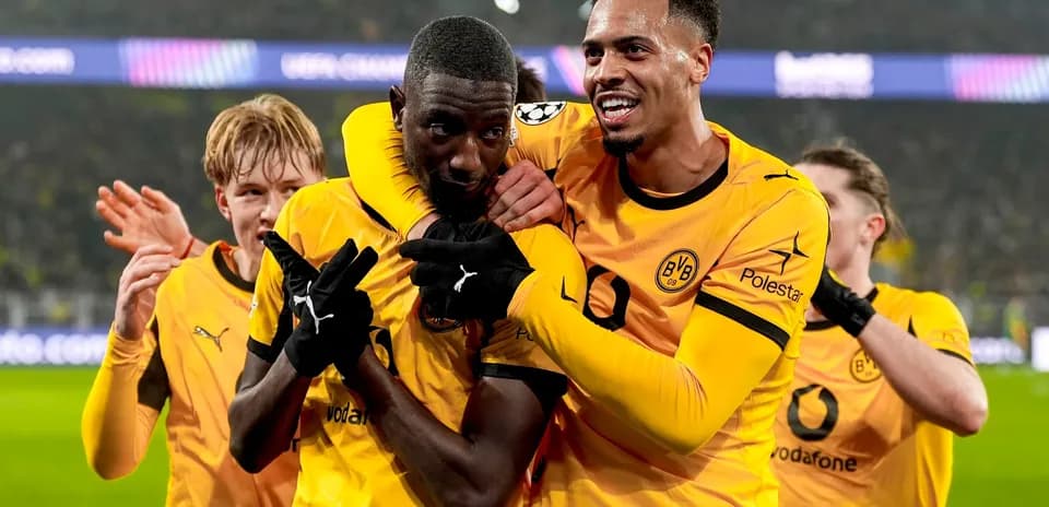 Joueurs de Borussia Dortmund célébrant un but