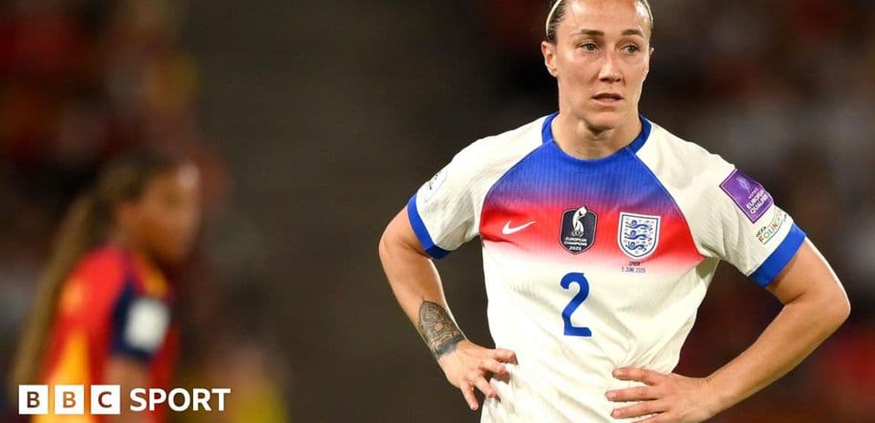 Joueuse anglaise avec le numéro 2 sur le maillot