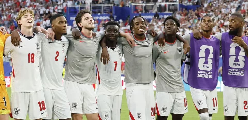 Joueurs anglais célébrant après un match de football