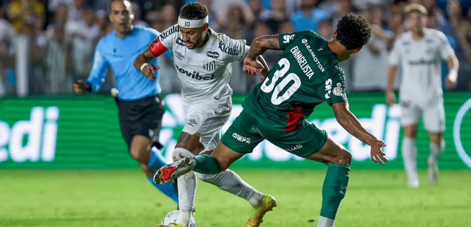 Joueur dribblant avec adversaire lors d'un match