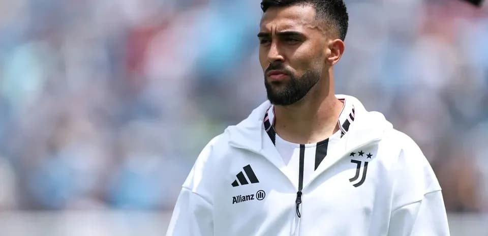 Joueur de la Juventus en tenue d'échauffement