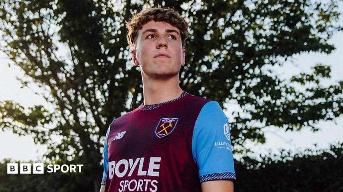 Joueur portant le maillot de West Ham United