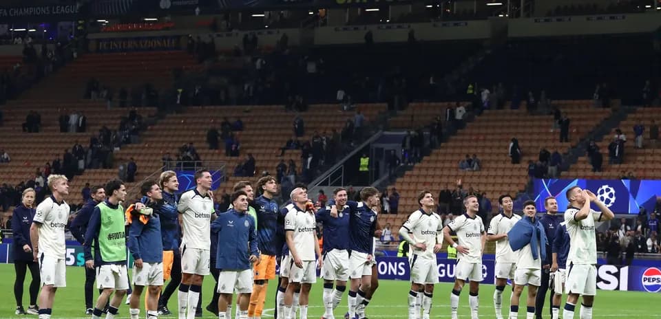 Équipe célébrant après un match de la Ligue des champions