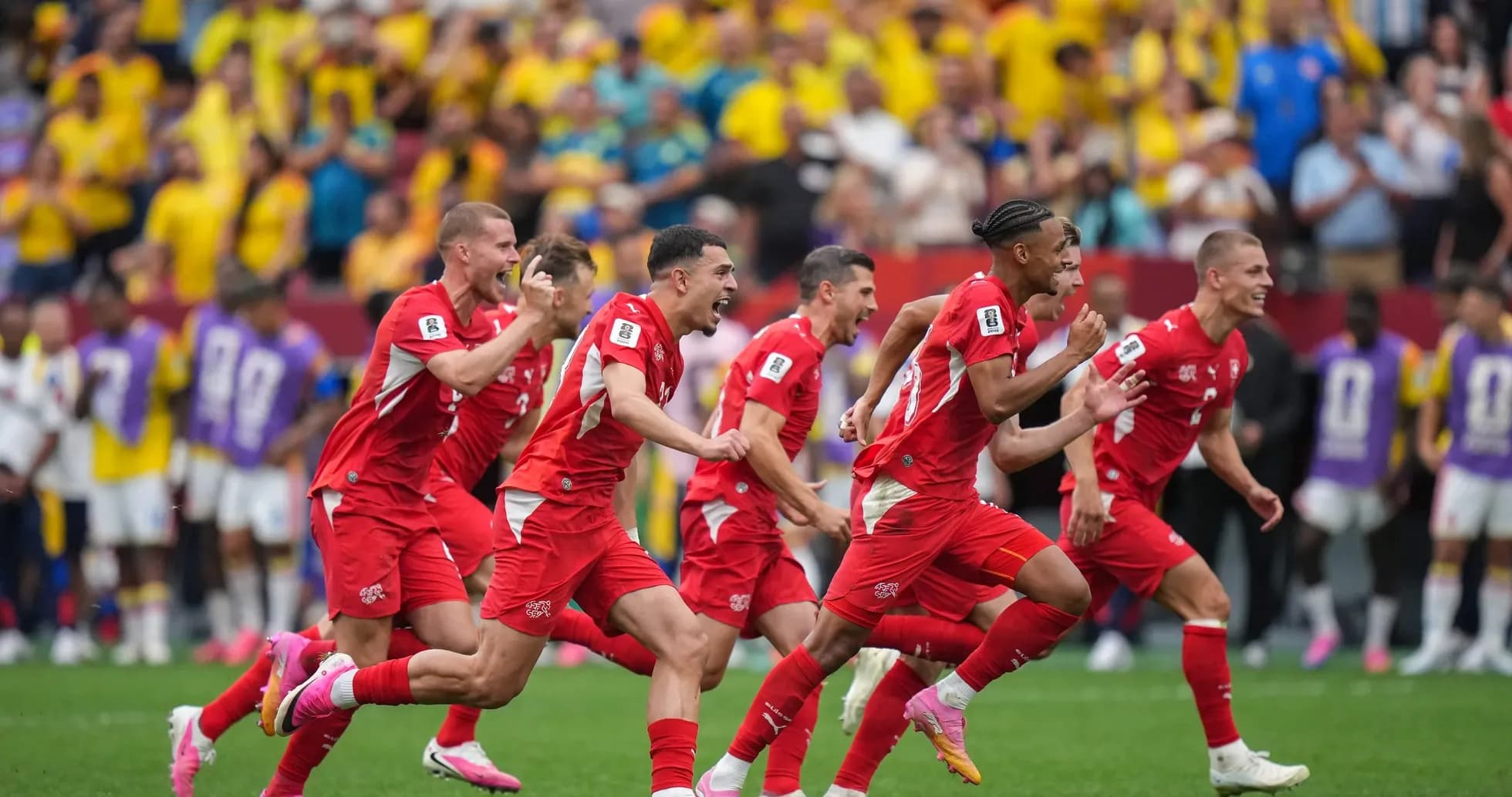 Joueurs suisses célébrant un but
