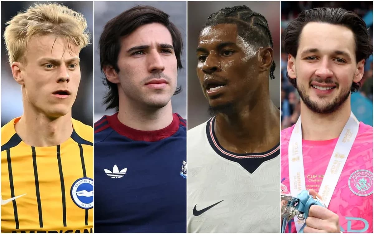 Quatre joueurs de football en portrait individuel