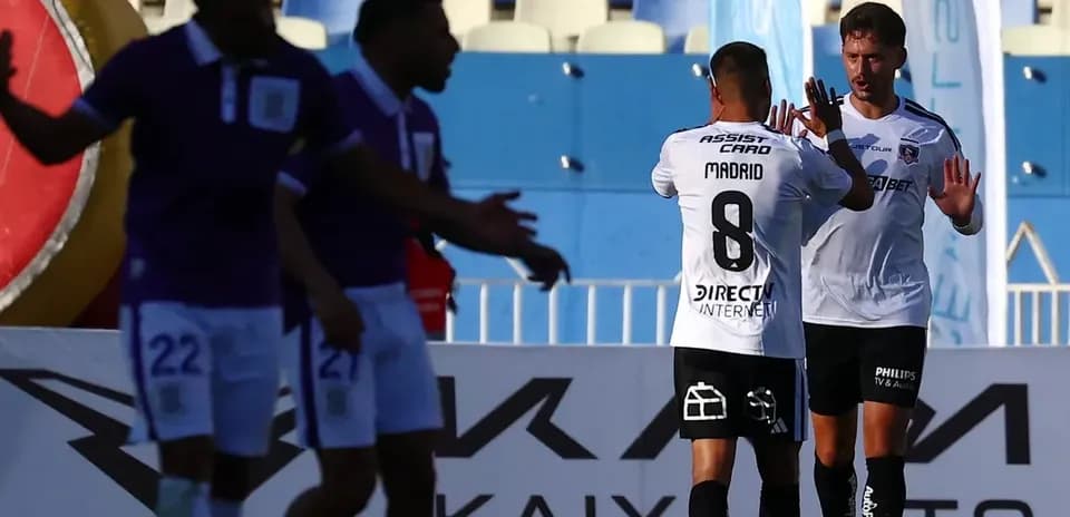 Joueurs de Colo Colo célébrant un but