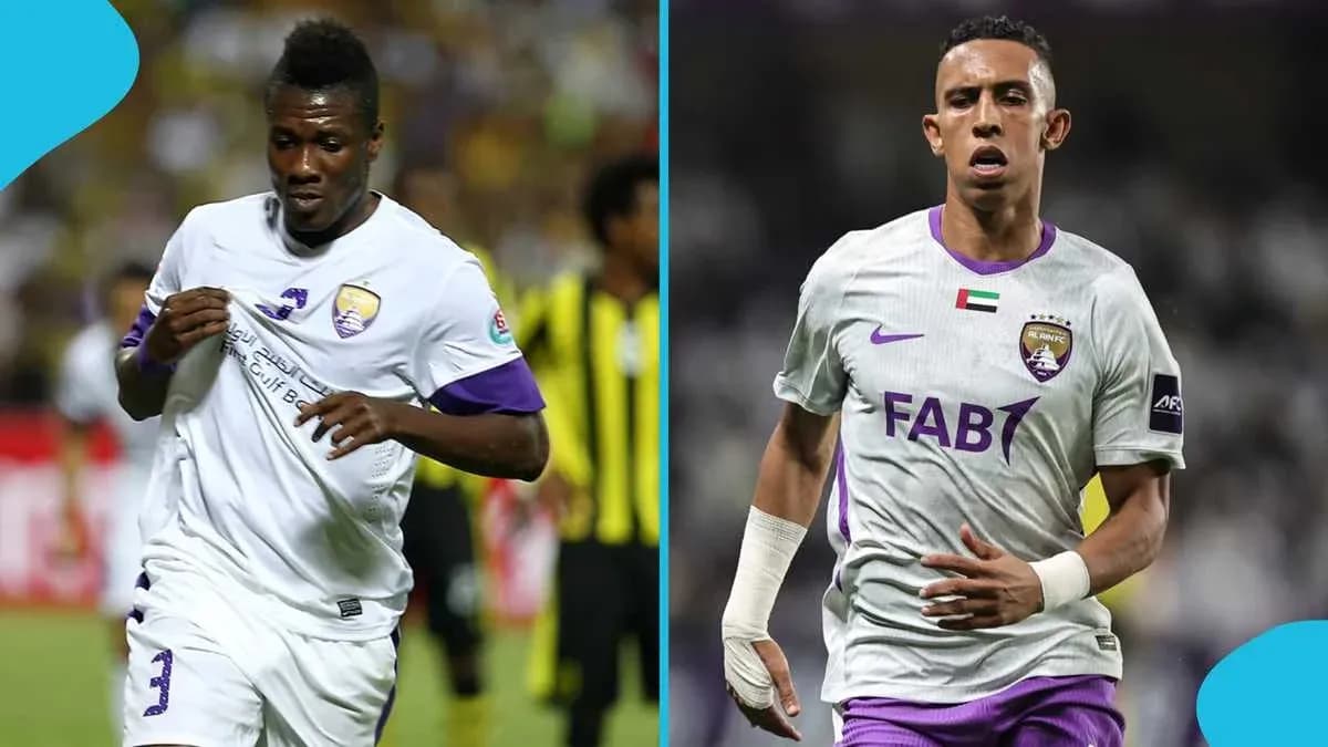 Deux joueurs de football en action sur le terrain