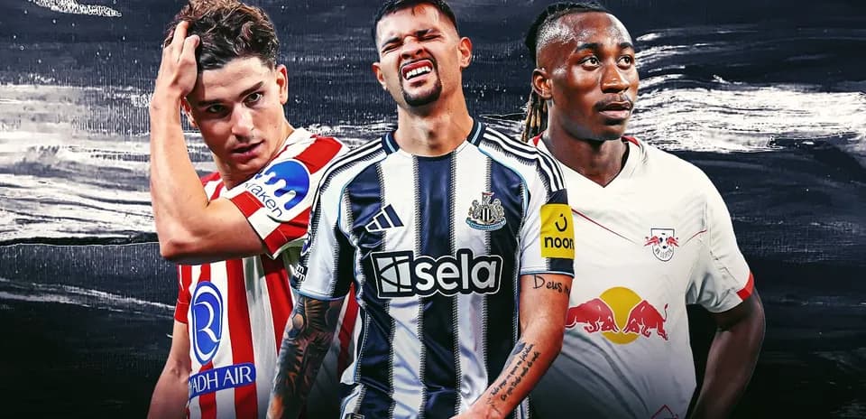 Trois joueurs de football en maillots d'équipe différents
