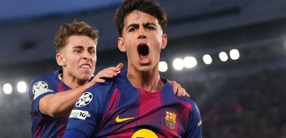 Joueurs de Barcelone célèbrent un but