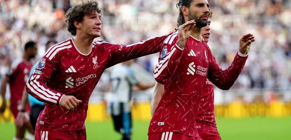 Joueurs de Liverpool célébrant un but