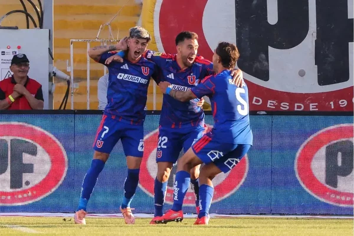 Joueurs de l'Universidad de Chile célèbrent un but