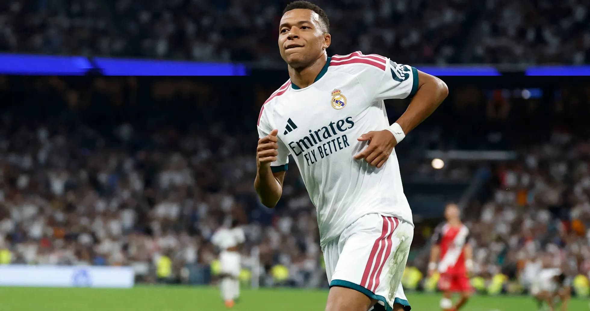 Joueur de Real Madrid courant sur le terrain
