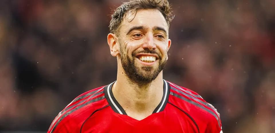 Joueur de Manchester United souriant sur le terrain
