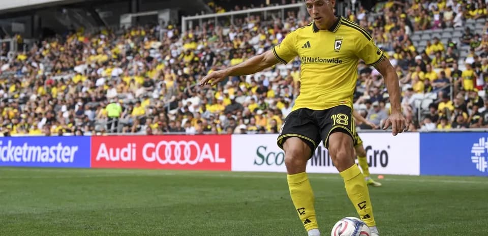 Joueur du Columbus Crew effectuant un corner