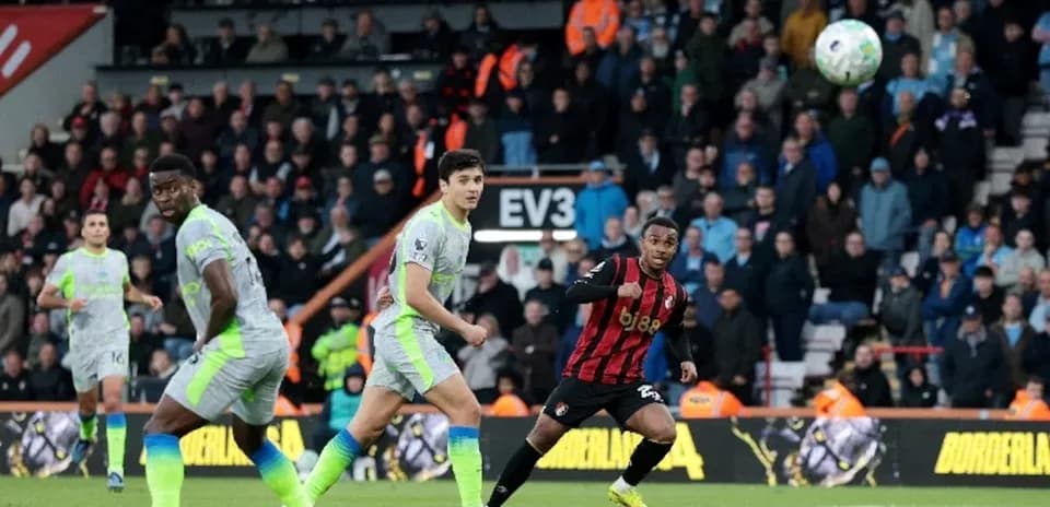 Joueurs de Manchester City et Bournemouth en action