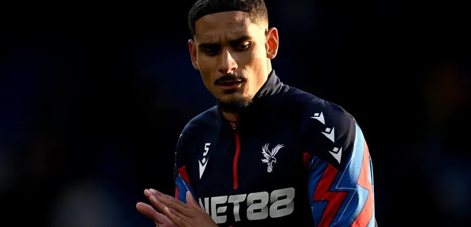 Joueur de Crystal Palace se préparant avant le match