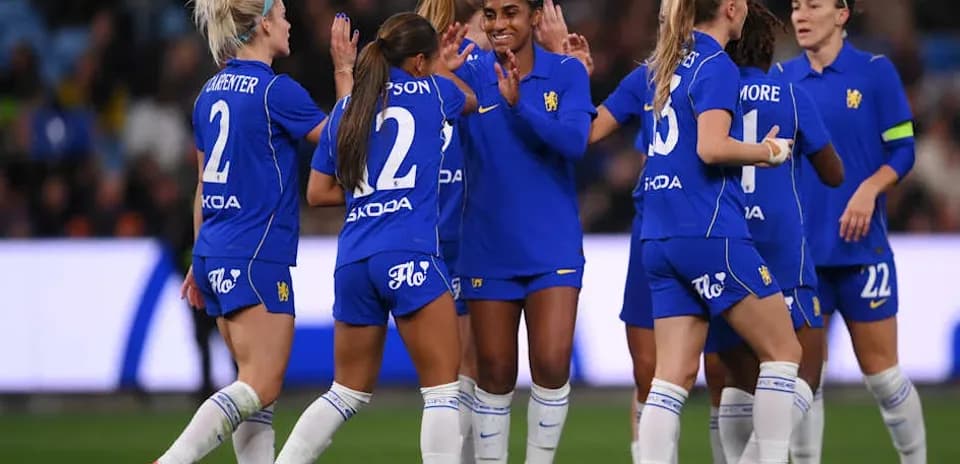 Joueuses célébrant un but sur le terrain