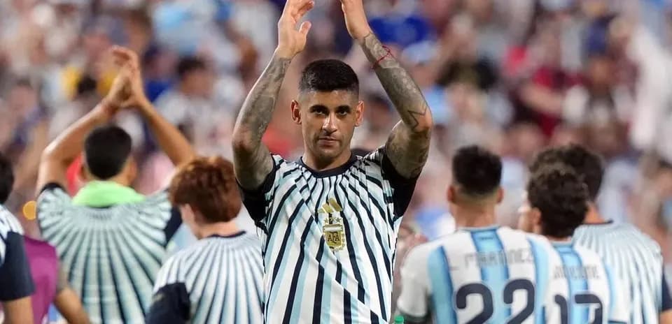 Joueur argentin saluant les supporters après le match