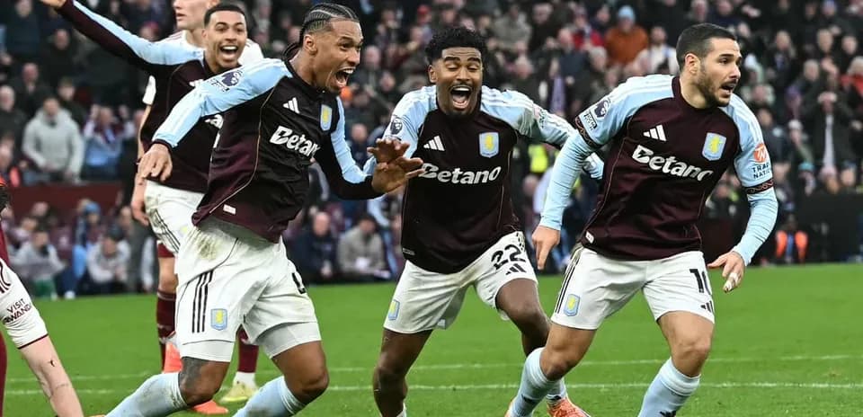 Joueurs d'Aston Villa célébrant un but