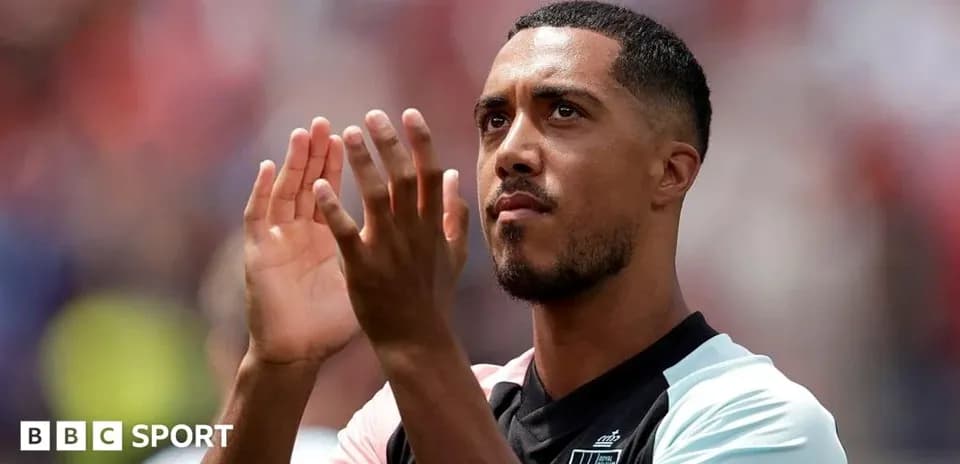 Joueur applaudissant après un match