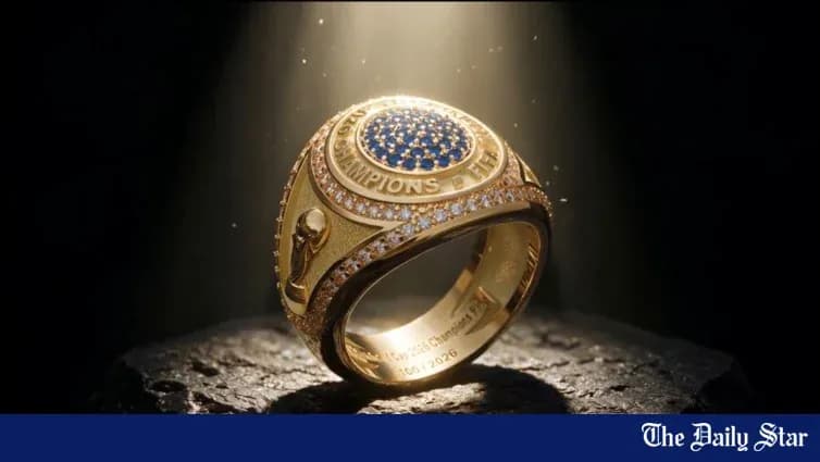 Bague en or avec pierres précieuses, lumière éclairante