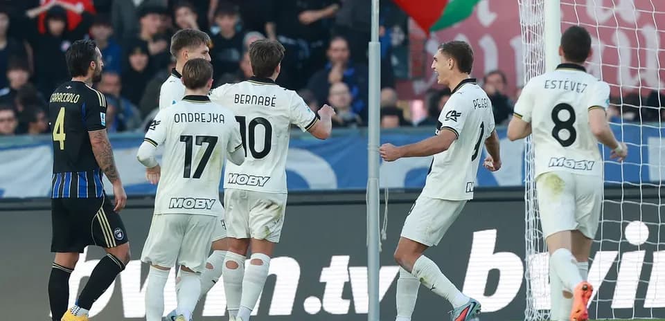 Joueurs de Parme célébrant un but