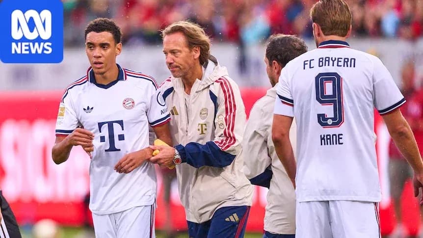 Joueur de Bayern Munich échangeant avec entraîneur sur le terrain