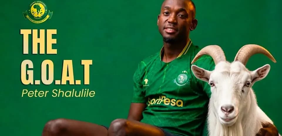 Joueur avec un bouc sur fond vert