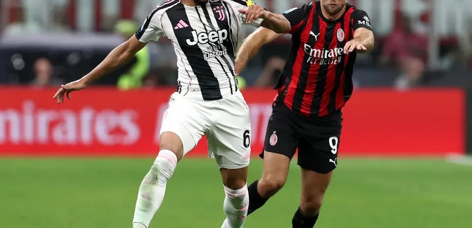 Deux joueurs en action lors du match Juventus - AC Milan
