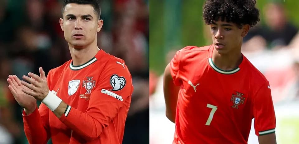 Joueurs portugais en maillots rouges, applaudissant et courant