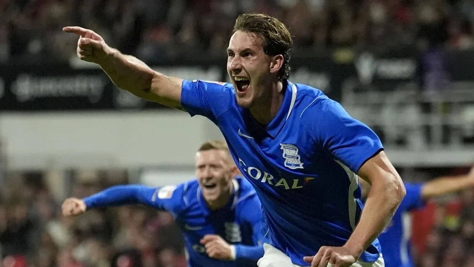 Joueur de Birmingham célébrant un but lors du match