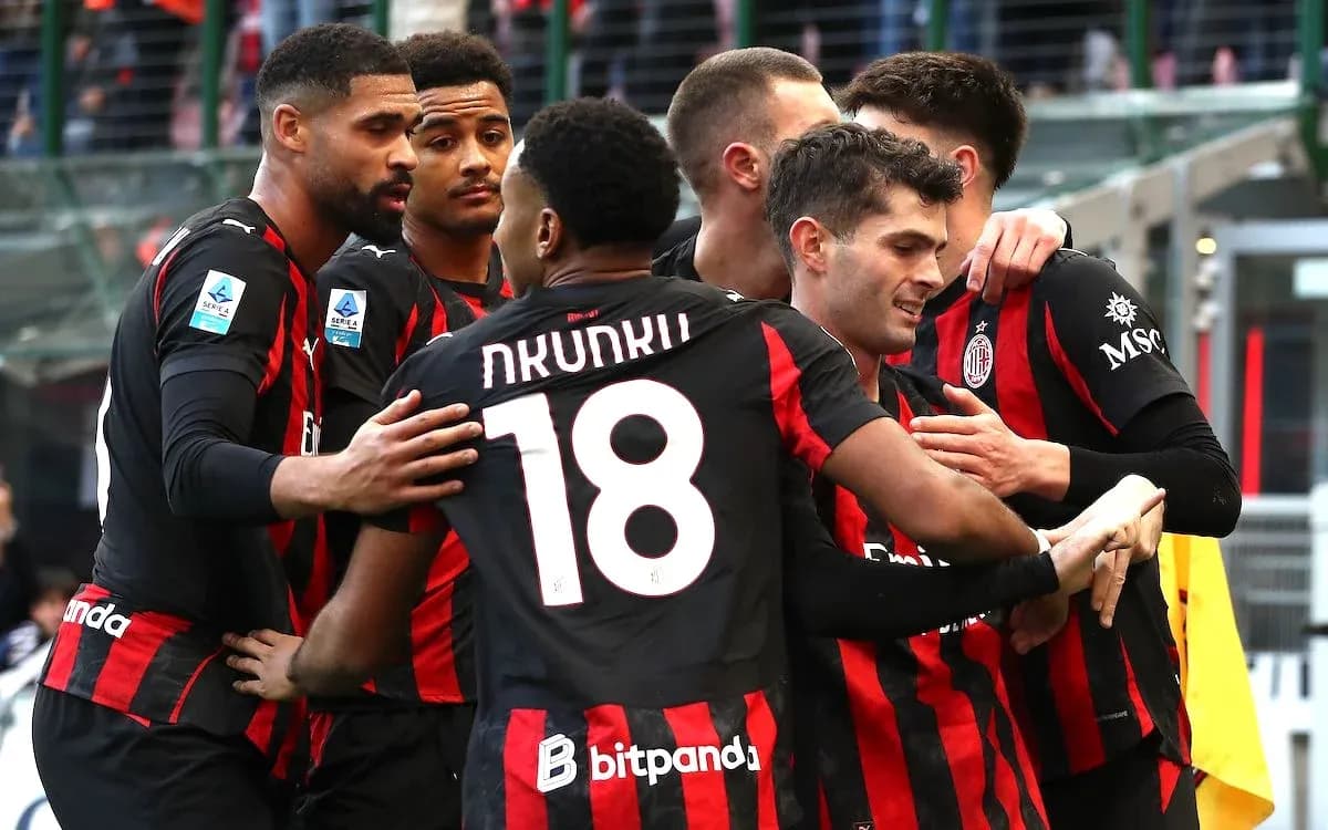 Joueurs du Milan célébrant un but