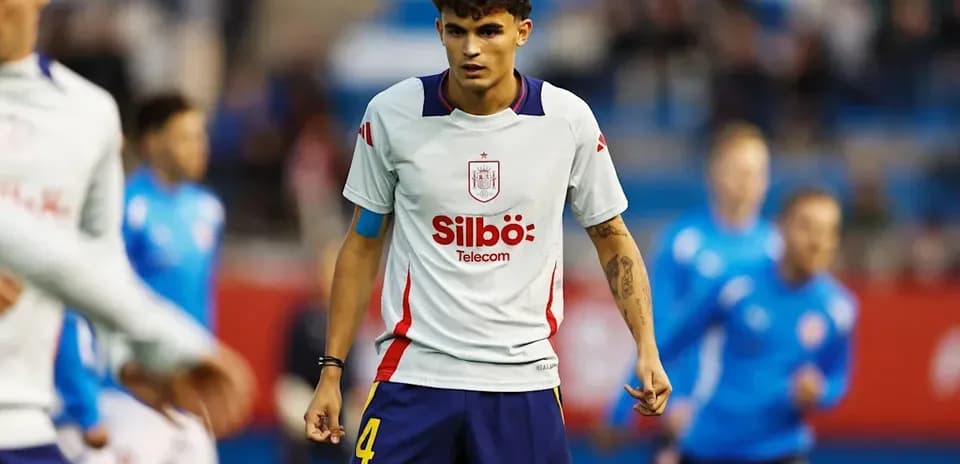 Joueur de football en tenue de l'équipe espagnole