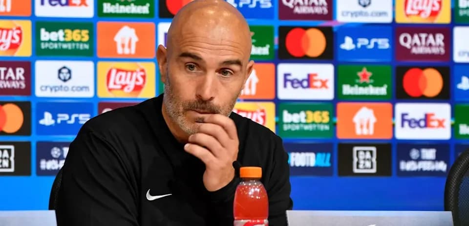 Entraîneur lors d'une conférence de presse UEFA Champions League