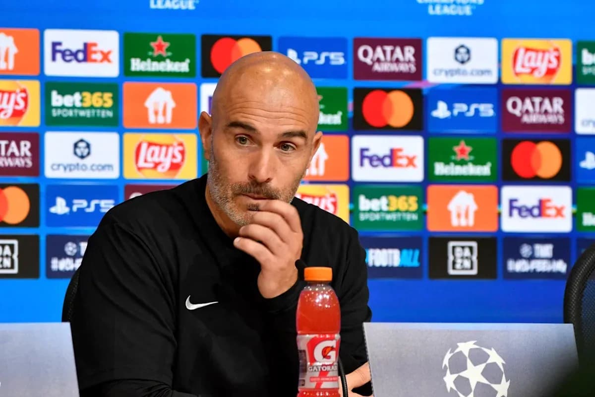 Entraîneur lors d'une conférence de presse UEFA Champions League