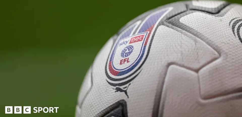Gros plan sur un ballon de football EFL